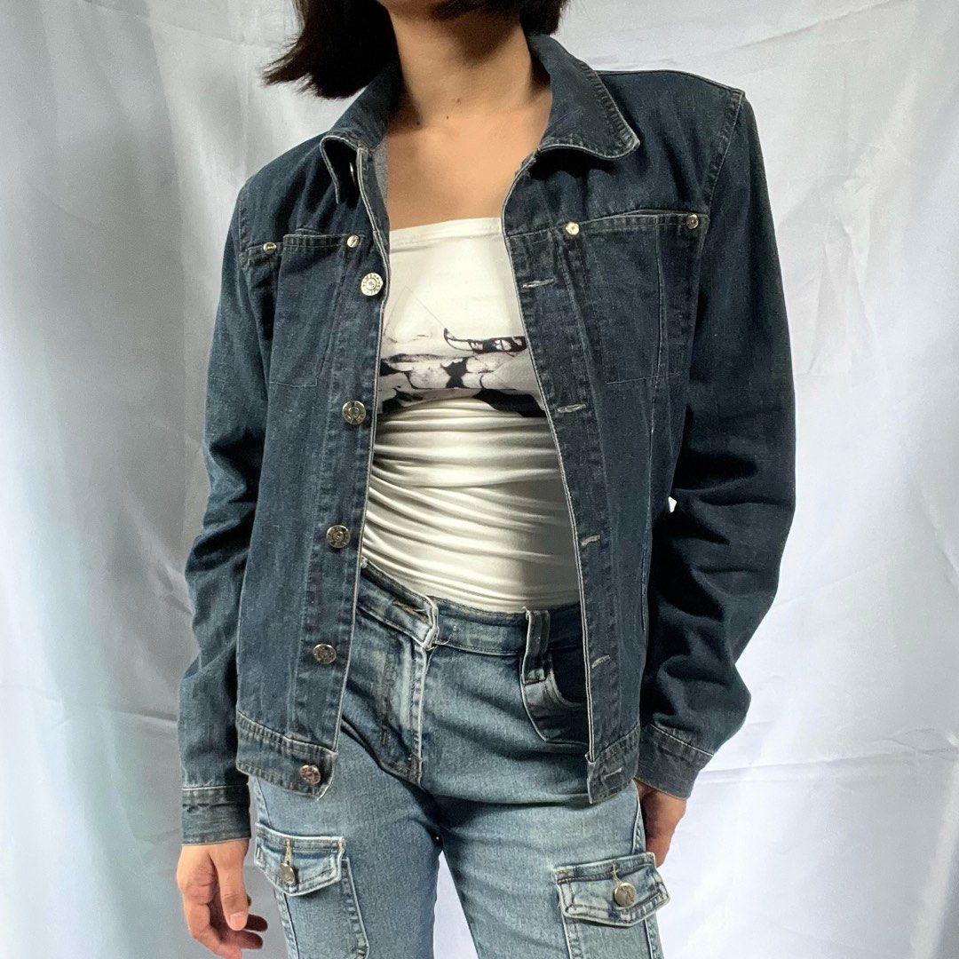 Classic Dark Wash Denim Jacket (Category: Coats, Jackets and Outerwear) located in Manila. Submitted by demi.rewears (Listing ID 1460315341, Image 3). Description: Classic dark wash denim jacket. Button front, collar, chest & side pockets. Perfect for layering, easy to style. Size: Fits Medium to Large (Can fit Small as slightly oversized) Bust: 38” (19” flat lay) Length: 22.4” (Regular fit).