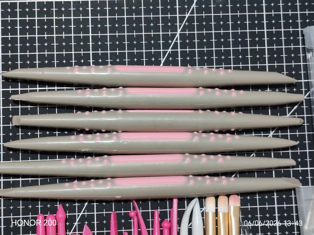 Clay Fondant Cake Decorating Tools Set (Category: Bakeware) located in Manila. Submitted by anncabugos58930 (Listing ID 1460345529, Image 3). Description: - Extensive collection of cake decorating and clay sculpting tools. - Features various cutters, molds, brushes, and shaping instruments. - Includes spherical styrofoam balls for added versatility. - Comes with a silicone mold for creating beautiful bow shapes. - Ideal for both baking enthusiast