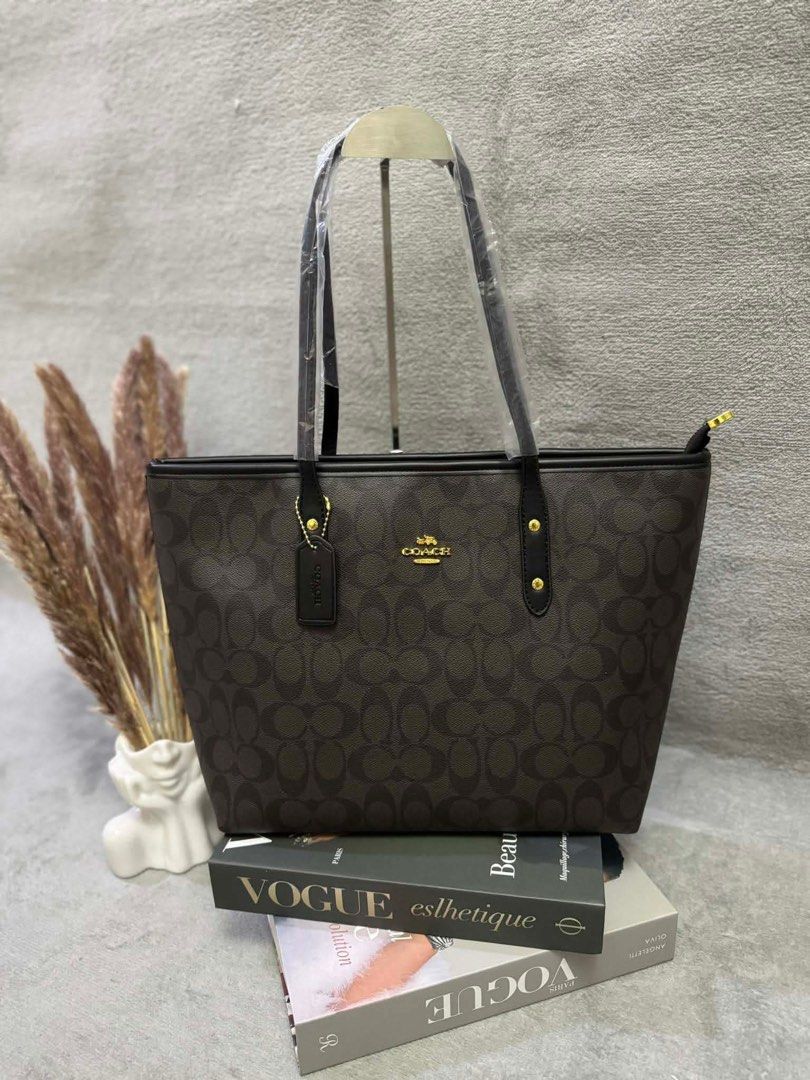 Cch City tote (Category: Luxury Bags & Wallets) located in Floridablanca. Submitted by lunascollections_ (Listing ID 1460421046, Image 3). Description: With box and dustbag Preorder! must have atleast 200 downpayment.
