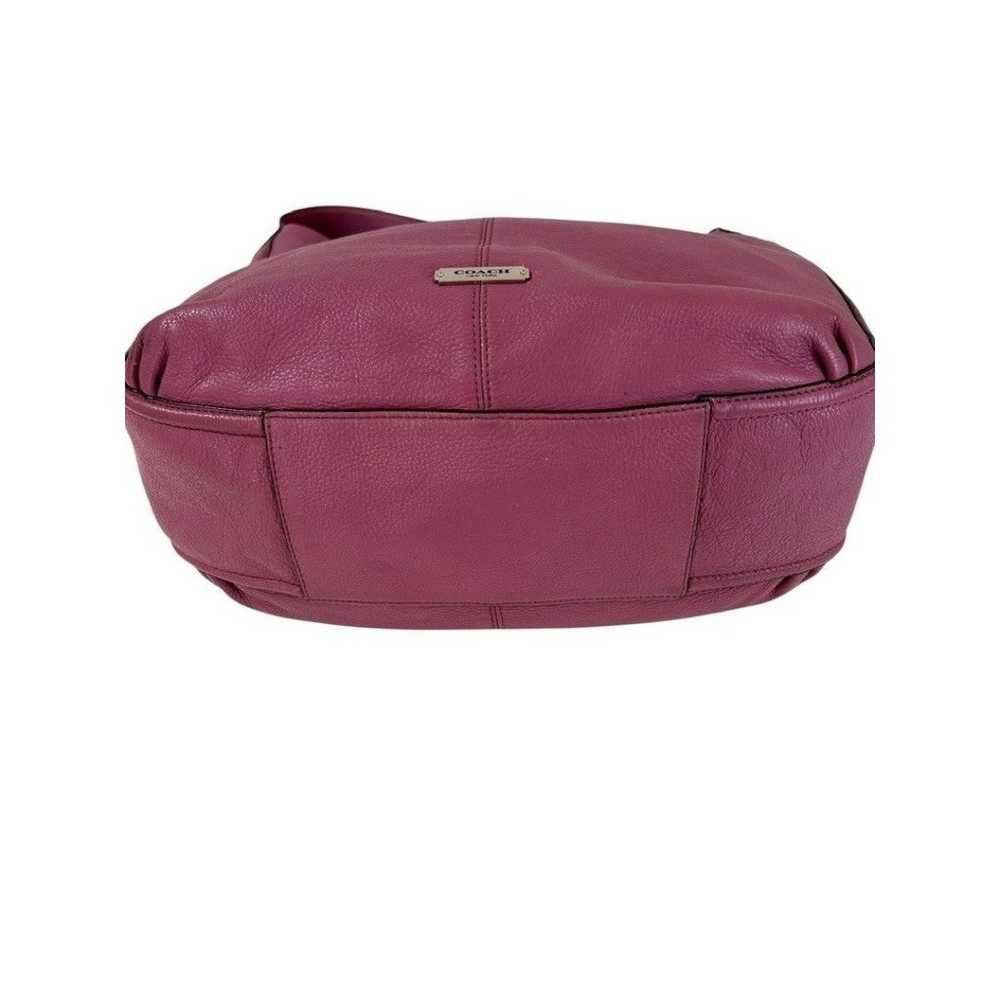 Coach hobo bag (Category: Shoulder Bags) located in Legazpi City. Submitted by prada_14 (Listing ID 1460434869, Image 3). Description: .