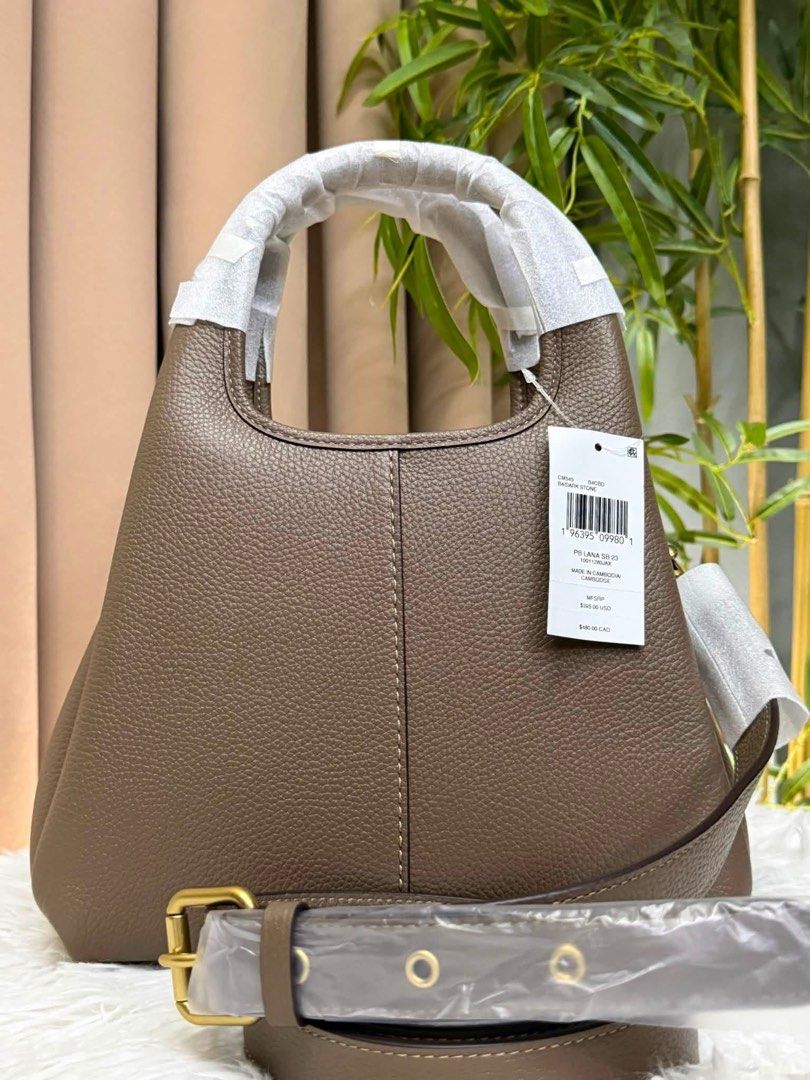 Coach lana 26 original (Category: Cross-body Bags) located in Bacoor. Submitted by itsmhauiii (Listing ID 1460482429, Image 3). Description: With paperbag, tag, carecard. 100% original..