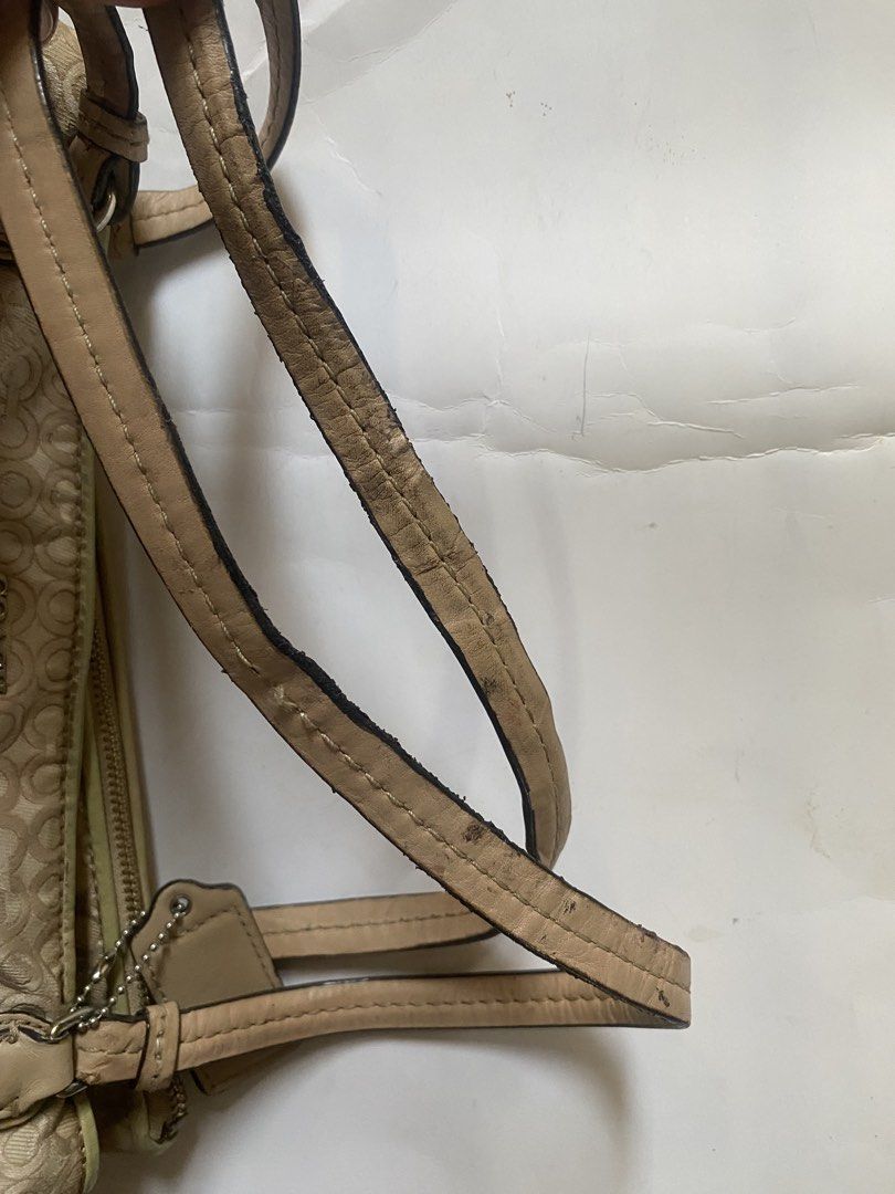 coach light pink bag (Category: Shoulder Bags) located in Iligan City. Submitted by idropvintagegems (Listing ID 1460372376, Image 3). Description: .