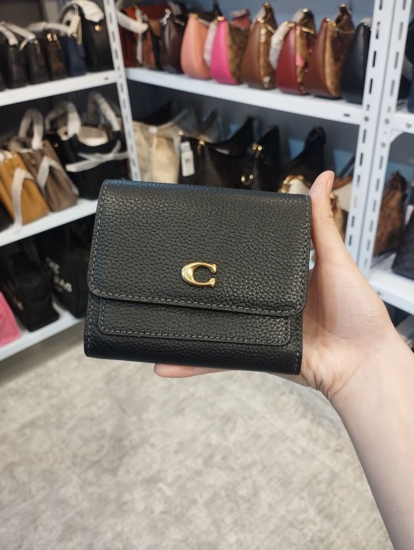 Coach Mila Small Flap Wallet (Category: Wallets & Card Holders) located in Caloocan City. Submitted by mkaelav (Listing ID 1460339689, Image 1). Description: .