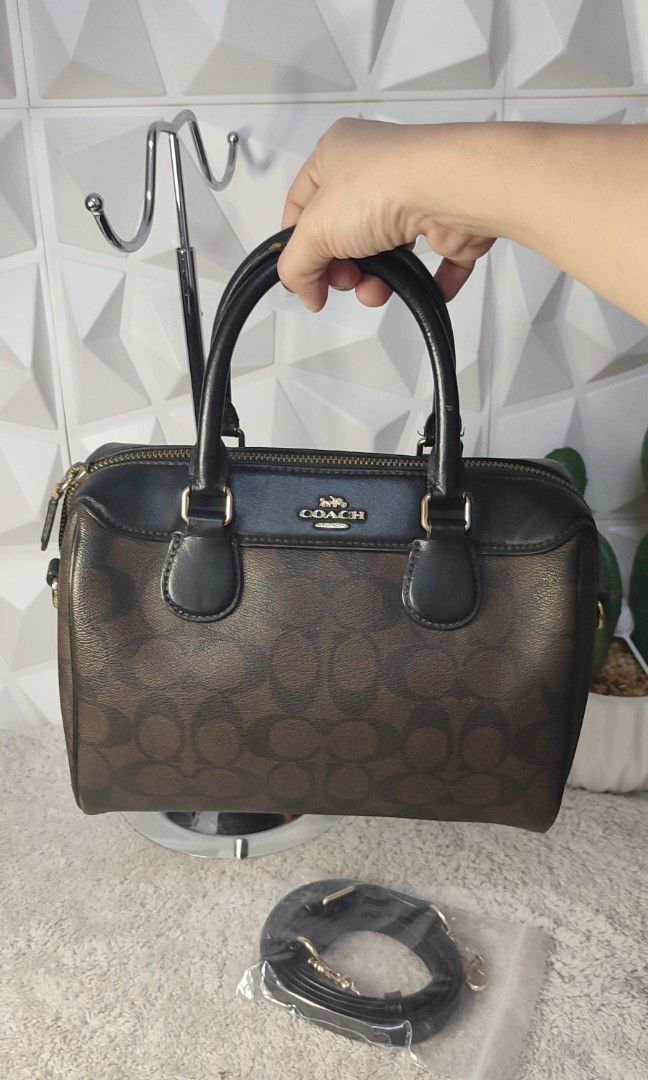 Authentic Coach Mini Bennett Satchel in Signature Canvas (Category: Clutches) located in Pasig City. Submitted by cezcille21 (Listing ID 1460433095, Image 1). Description: office bag made in cambodia Ideal Zipper Searchable code note : No strap but I can provide high quality replacement po. Add lang 300.