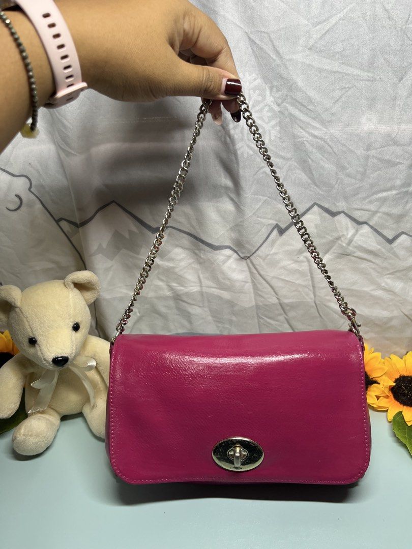 Coach Ruby Pink Leather Crossbody Bag with Silver Chain (Category: Cross-body Bags) located in Liloan. Submitted by sakurumifinds2809 (Listing ID 1460354947, Image 2). Description: - Cute pink leather crossbody bag - Silver chain strap - Silver turn-lock clasp - Small and compact, ideal for essentials - Perfect for night outs or casual wear - Features a nice leather sheen.