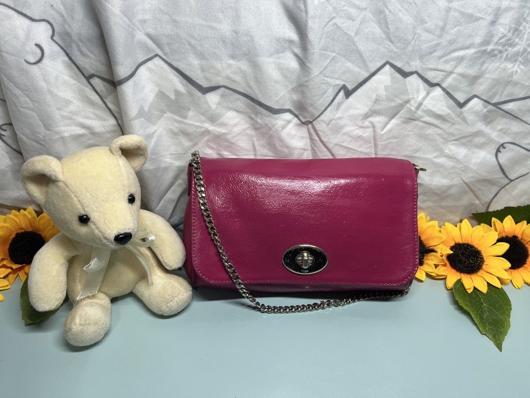 Coach Ruby Pink Leather Crossbody Bag with Silver Chain (Category: Cross-body Bags) located in Liloan. Submitted by sakurumifinds2809 (Listing ID 1460354947, Image 1). Description: - Cute pink leather crossbody bag - Silver chain strap - Silver turn-lock clasp - Small and compact, ideal for essentials - Perfect for night outs or casual wear - Features a nice leather sheen.