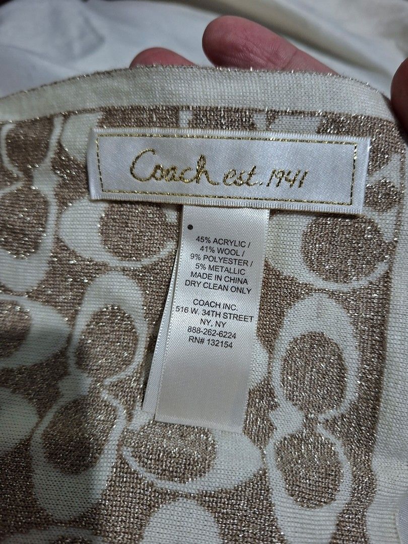 COACH SCARF (Category: Coats, Jackets and Outerwear) located in Baguio. Submitted by meganmeganv (Listing ID 1460355275, Image 3). Description: .
