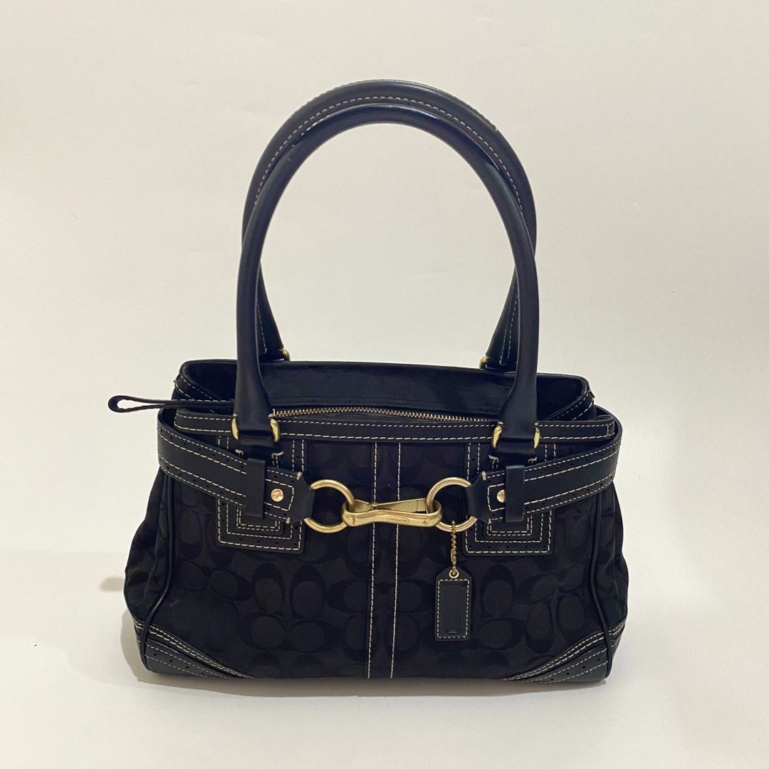 COACH SIGNATURE HAMPTON in TRIPLE BLACK (Category: Shoulder Bags) located in Manila. Submitted by pansitsigang (Listing ID 1460477683, Image 1). Description: 𐙚 Guaranteed authentic 𐙚 In excellent condition | Rank SA 𐙚 With hang tag & creed 𐙚 Please zoom in for better reference 𐙚 OPEN FOR LAYAWAY (30% down payment) 📌 𝗡𝗢𝗧𝗘 𝙥𝙡𝙚𝙖𝙨𝙚 𝙗𝙚 𝙖𝙙𝙫𝙞𝙨𝙚𝙙 𝙩𝙝𝙖𝙩 𝙬𝙚 𝙖𝙧𝙚 𝙨𝙚𝙡𝙡𝙞𝙣𝙜 𝙫𝙞𝙣𝙩𝙖𝙜𝙚/𝙥𝙧𝙚𝙡𝙤𝙫𝙚𝙙 𝙞𝙩𝙚𝙢𝙨 𝙖𝙣�