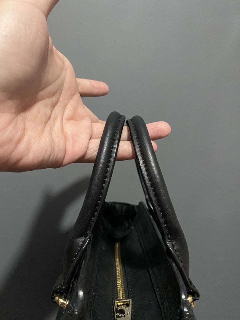 Coach Swagger small size (Category: Luxury Bags & Wallets) located in Batangas. Submitted by bagstolove2.0 (Listing ID 1460447411, Image 3). Description: Replace strap.