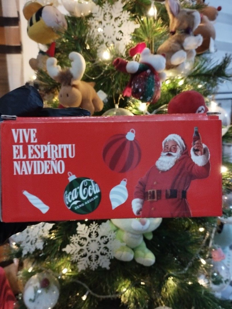 Coca-Cola Diecast Collection (Category: Vehicle & Diecast Models) located in Batangas. Submitted by toyempress8 (Listing ID 1460480046, Image 3). Description: 🌟Coca-Cola pickup diecast truck with mini bottle crate 🌟Perfect for collectors and gift ideas 🌟color green,Approx 13cm.