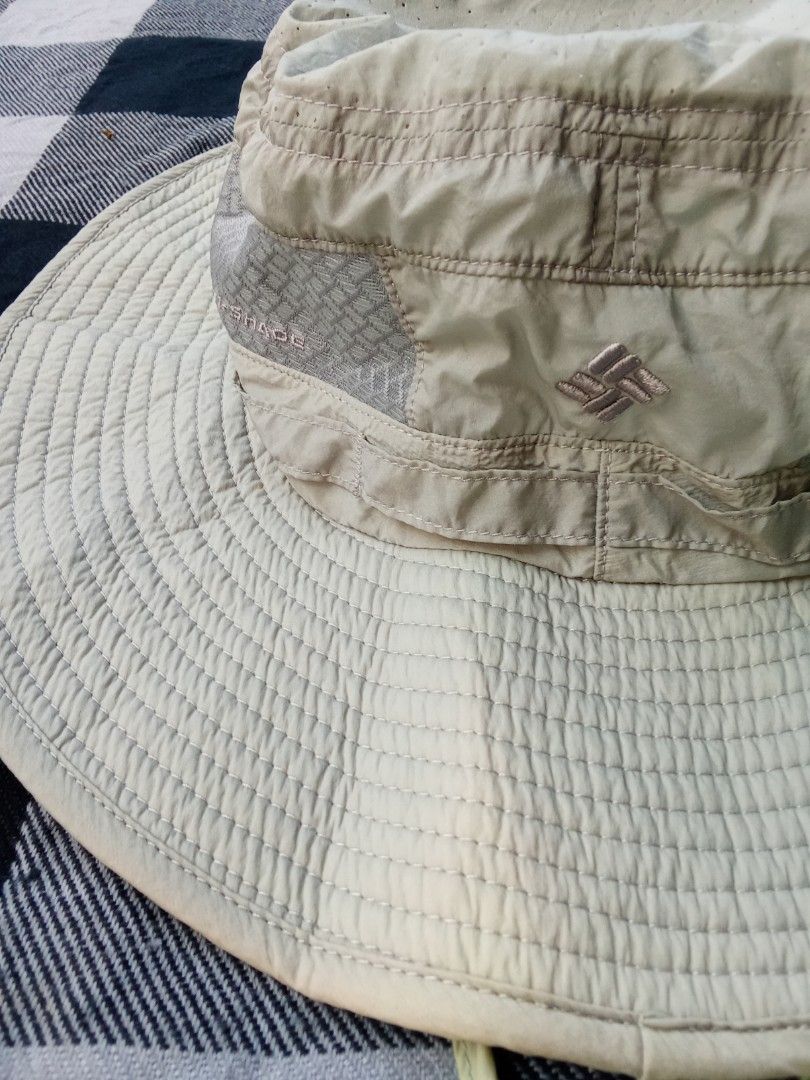 Columbia Bush Hat (Category: Caps & Hats) located in Polomolok. Submitted by timog_high_ice (Listing ID 1460411021, Image 3). Description: - Nylon - Easy to dry - Lightweight SOlid promise 🫶.