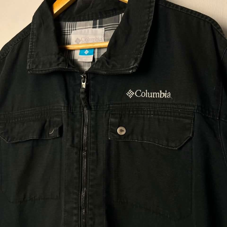 Columbia Canvass Jacket (vintage piece) (Category: Coats, Jackets and Outerwear) located in Manila. Submitted by xendrift (Listing ID 1460495020, Image 2). Description: W: 24": L: 28 Size: Large (fit sa XL) Color rate: 9.7/10 Condition: Excellent complete with tags and wash tags no issue Pre-love item, ready to wear, Still Negotiable prize, authenticity guaranteed (original), pm for more photo and info's.