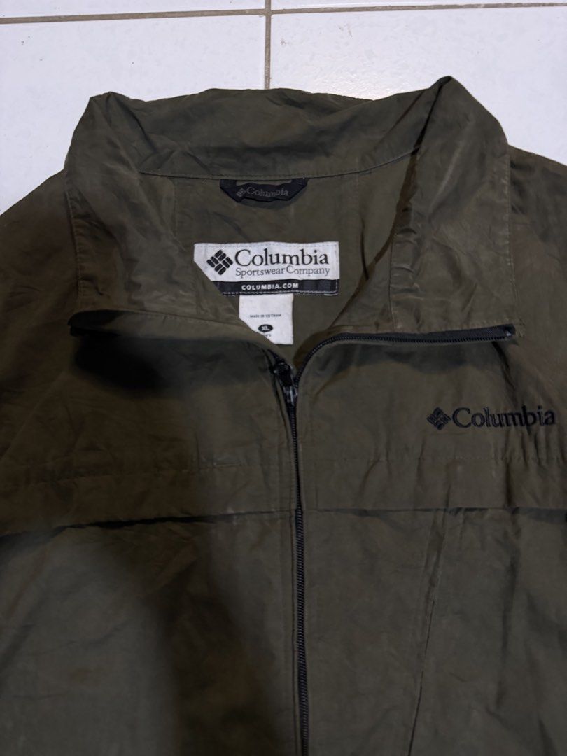 COLUMBIA OUTER WEAR (Category: Coats, Jackets and Outerwear) located in Manila. Submitted by marx_g (Listing ID 1460501456, Image 2). Description: COLUMBIA XL Width 25 Length 27 .