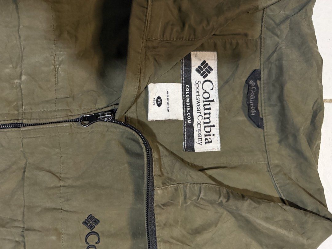 COLUMBIA OUTER WEAR (Category: Coats, Jackets and Outerwear) located in Manila. Submitted by marx_g (Listing ID 1460501456, Image 3). Description: COLUMBIA XL Width 25 Length 27 .