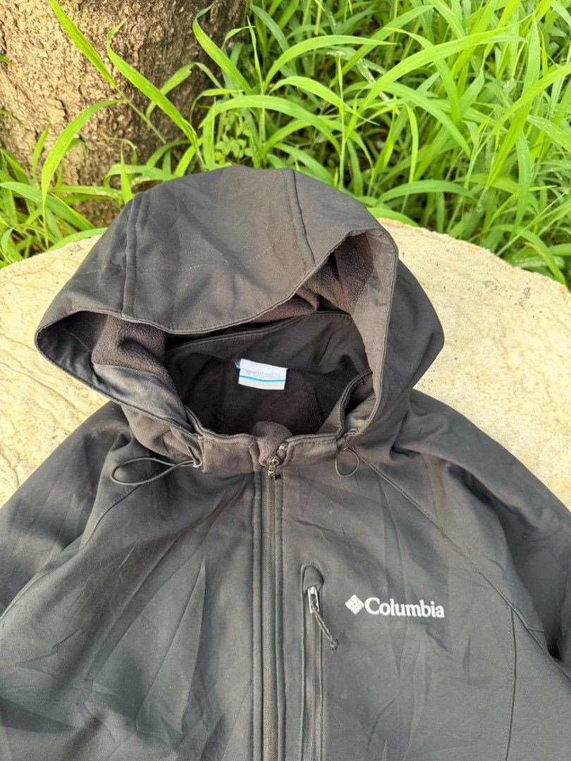 Columbia Shell Jacket (Category: Coats, Jackets and Outerwear) located in Kuala Ketil. Submitted by noratika5767669 (Listing ID 1460489713, Image 2). Description: inbox 📥 sila rujuk gambar sebelum membeli ⭐.
