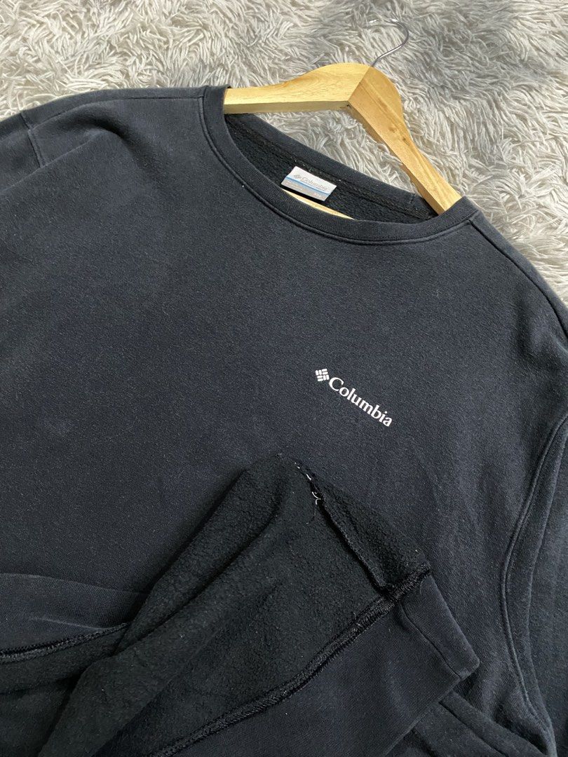 Columbia sweater (Category: Coats, Jackets and Outerwear) located in Manila. Submitted by kurtmnla (Listing ID 1460471198, Image 3). Description: Columbia Sweater Size xl fit/ Unisex Dimes 25x29 Good condition/ issue crack print 📍Quezon city.