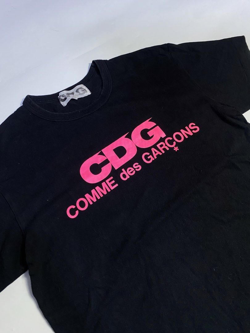 Comme des Garçons CDG pink Logo (Category: Tshirts & Polo Shirts ) located in Manila. Submitted by streetw1se.ph (Listing ID 1460398613, Image 2). Description: CDG pink logo shirt Width:20 Length:27 Shoulder:19 Sleeve length:8 Hem:20.5 (Measured in inches) -No issue -Good overall .
