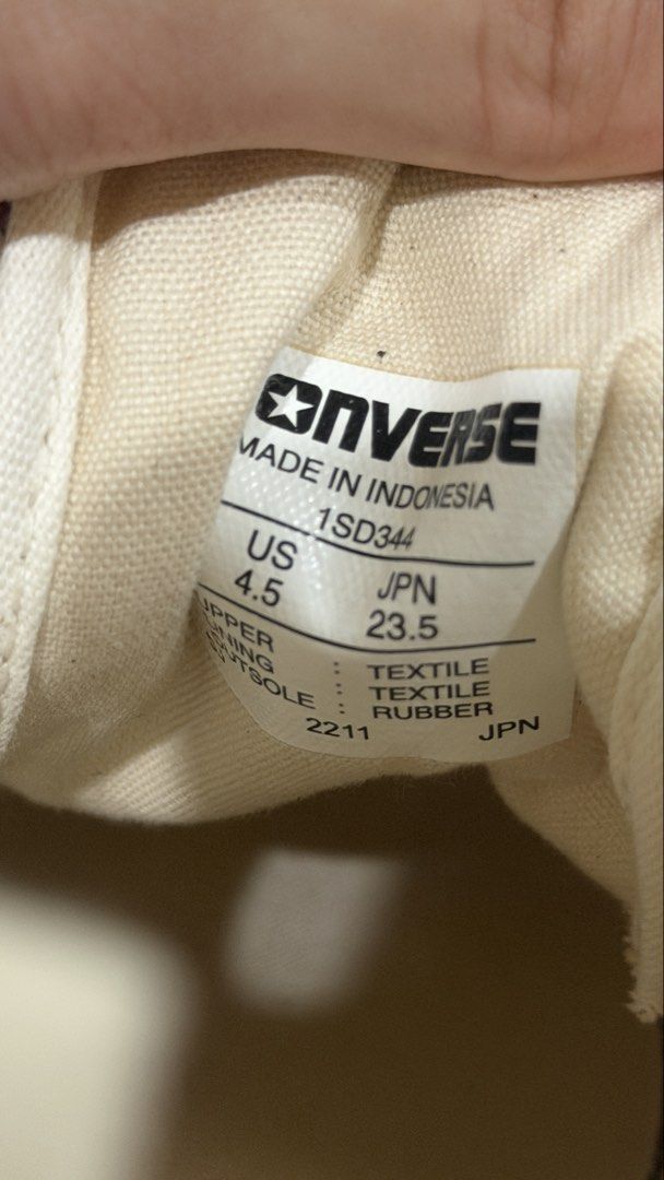 CONVERSE Big C Vintage White/Black (Category: Sneakers) located in Quezon City. Submitted by eavie.ong (Listing ID 1460379416, Image 2). Description: Size: US 4.5 (23.5cm).