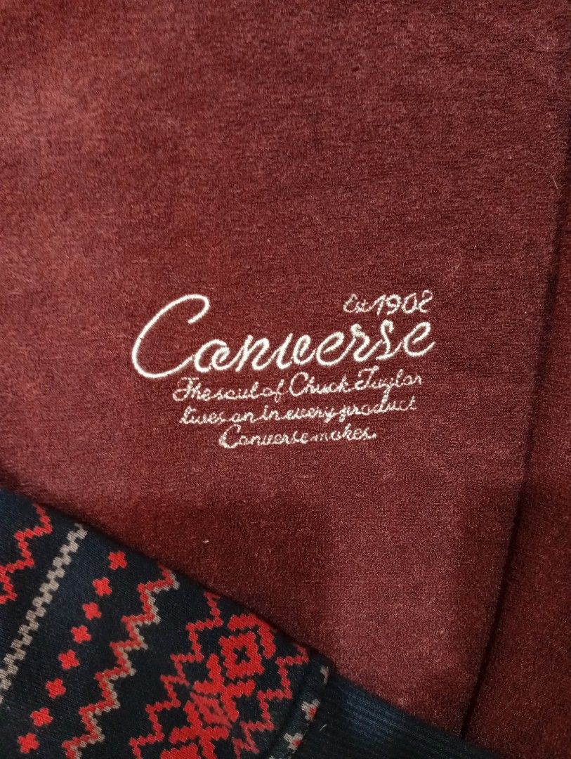Converse Maroon Crewneck Sweatshirt (Category: Coats, Jackets and Outerwear) located in Legazpi City. Submitted by nexcloset_ (Listing ID 1460406871, Image 2). Description: -Size: Large - Price: ₱600 + SF - Color: Maroon - Color Rate: 10/10 - Condition: Excellent condition - Issue: No issue - Features Converse graphic and patterned cuffs..