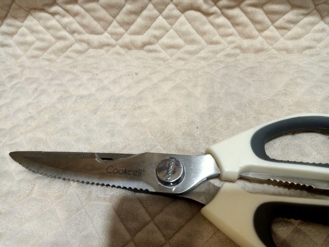 Cookcell scissors (Category: Cookware & Accessories) located in Pasig City. Submitted by urdal01 (Listing ID 1460455946, Image 2). Description: goodcondtion/surplus sharp.