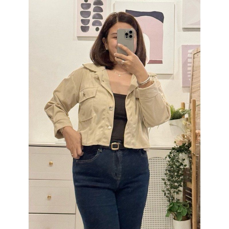 Corduroy Semi Crop Top Jacket Mocha (Category: Coats, Jackets and Outerwear) located in Pasig City. Submitted by gorgeoussss (Listing ID 1460323393, Image 3). Description: 📌Freesize 📌Color Mocha 📌Payment first (Gcash, Maya, Bank transfer) 📌Location: Brgy Rosario, Pasig City 📌Delivery fee should be shouldered by the buyer.