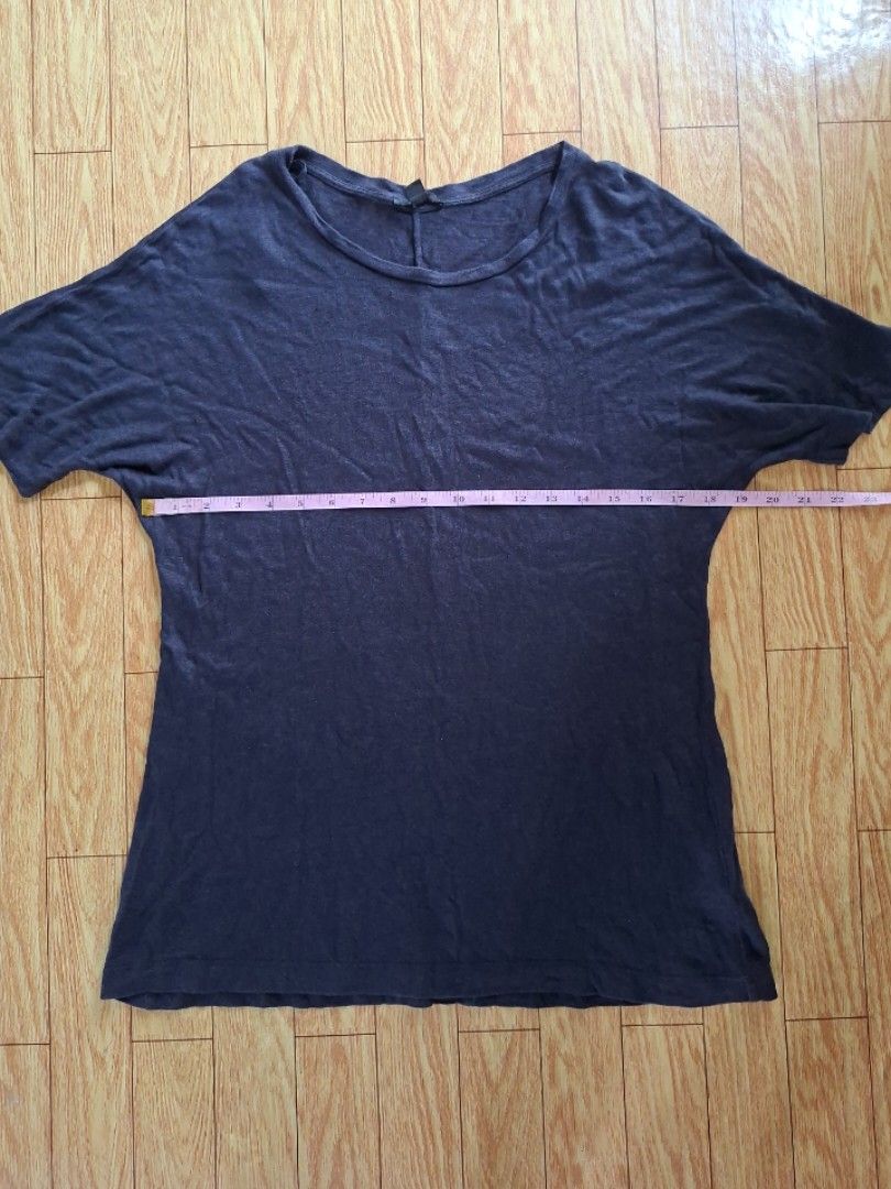 COS relaxed/oversized t-shirt - DARK BLUE (Category: Shirts) located in Abucay. Submitted by petiteprettyboutiquev2 (Listing ID 1460339985, Image 1). Description: S in size but fits M✨️ 📍COS oversized shirt featuring dropped shoulders, wide sleeves, and a scoop neckline✨️ + SF(J&T).