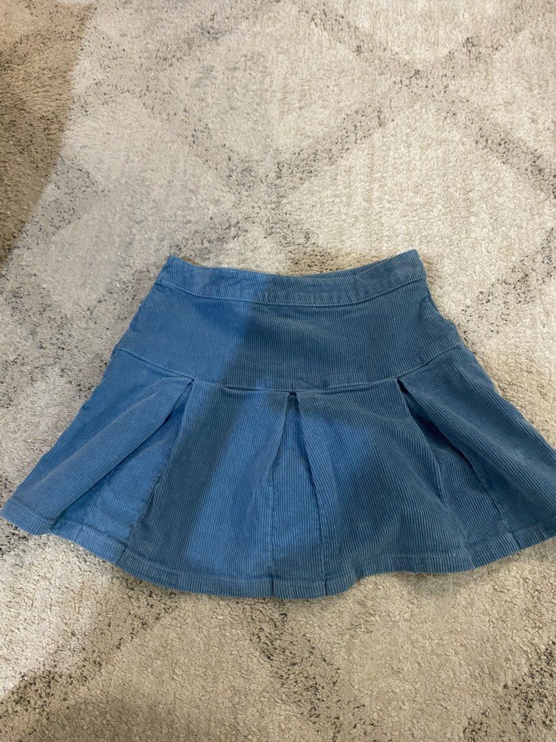 Cotton on pleated denim skirt (Category: Skirts) located in Quezon City. Submitted by asztn (Listing ID 1460468433, Image 3). Description: Cotton on pleated denim skirt Short.