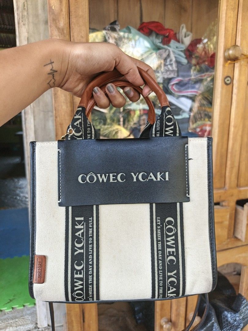 Cowed ycaki sling (Category: Cross-body Bags) located in Manila. Submitted by ukay-ukaybylyn (Listing ID 1460308709, Image 1). Description: excellent condition💯 maharlika yan 🙂.