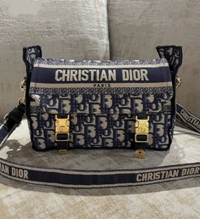 (Category: ) located in . Submitted by luxfashionz (Listing ID 1460427930, Image 1). Description: .