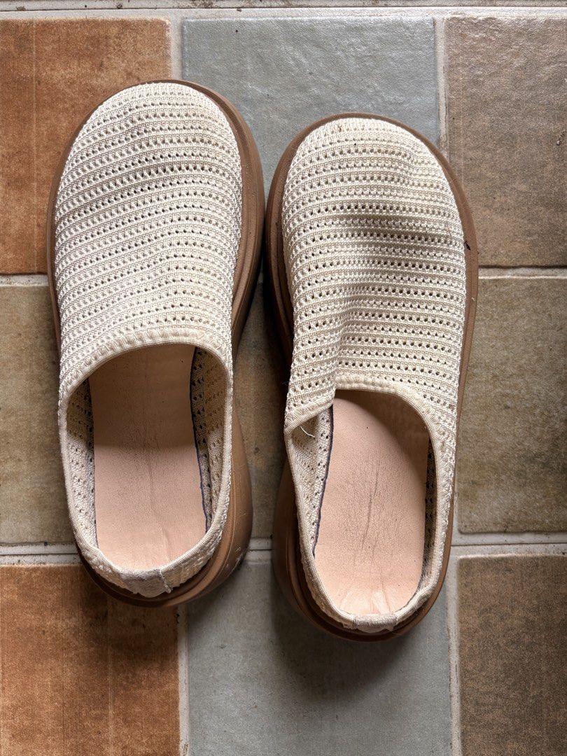 Cream Knit Slip-on Platforms 2 inch (Category: Slippers and slides) located in Caloocan City. Submitted by s2nf4t (Listing ID 1460421108, Image 1). Description: - Cream knit slippers with a textured finish - Comfortable brown platform sole - Easy slip-on style - Light tan insoles - Ideal for lounging at home or casual errands - Offers a comfortable and casual feel.