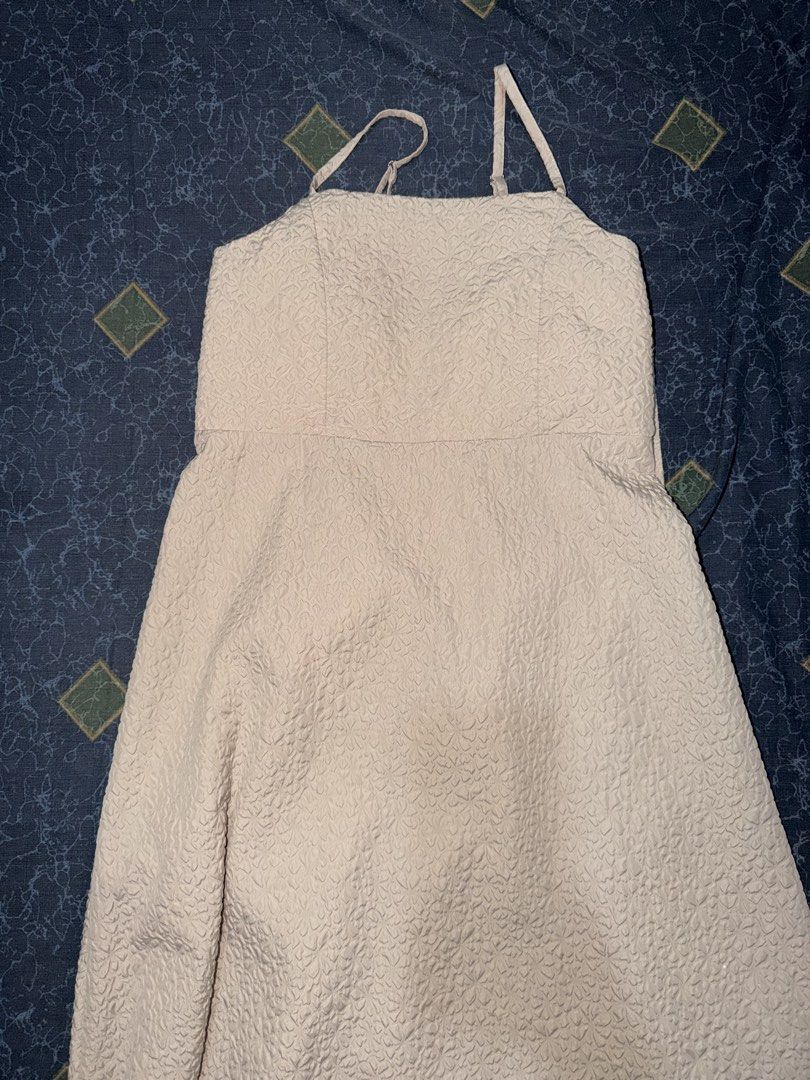 Cream Long Dress (S-M) (Category: Dresses) located in Manila. Submitted by ninnienana (Listing ID 1460326420, Image 1). Description: Bought it sa mall, never got to wear it..