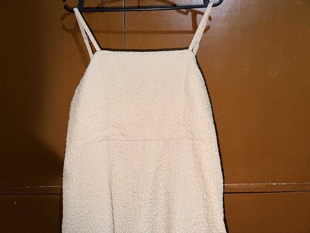 Cream Long Dress (S-M) (Category: Dresses) located in Manila. Submitted by ninnienana (Listing ID 1460326420, Image 2). Description: Bought it sa mall, never got to wear it..