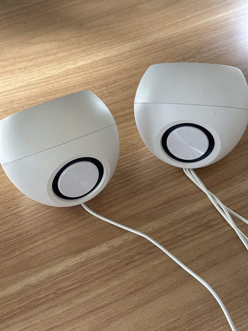 Creative Pebble White Modern 2.0 USB Powered Wired Desktop Speakers (Category: Soundbars, Speakers & Amplifiers) located in Las Pinas. Submitted by alinmakesadeal (Listing ID 1460371533, Image 2). Description: - White Creative Pebble speakers - USB powered and wired - Ideal for desktop use - Connects via 3.5mm audio input - In excellent working condition.