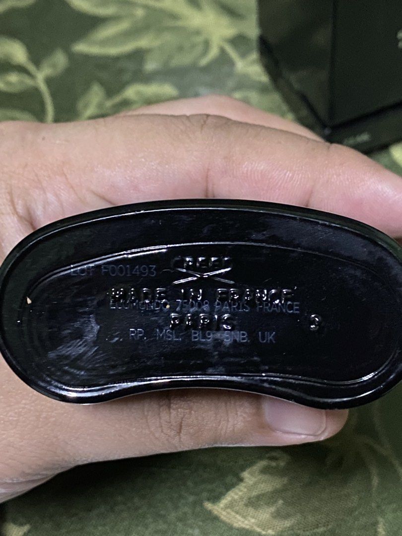 Creed Absolu Aventus 75ml (EDP) (Category: Fragrance & Deodorants) located in Manila. Submitted by mg.domingo (Listing ID 1457317234, Image 3). Description: 🖤 Creed Absolu Aventus * Brand: Creed * Fragrance: Absolu Aventus * Type: Eau de Parfum * Launch: 2023 * Concentration: EDP * Style: Fruity • Woody • Smoky • Spicy * Best for: Evening, dates, special occasions, cooler weather 🍋🍍 Scent profile Top: Blackcurrant, grapefruit, bergamot, lemon 