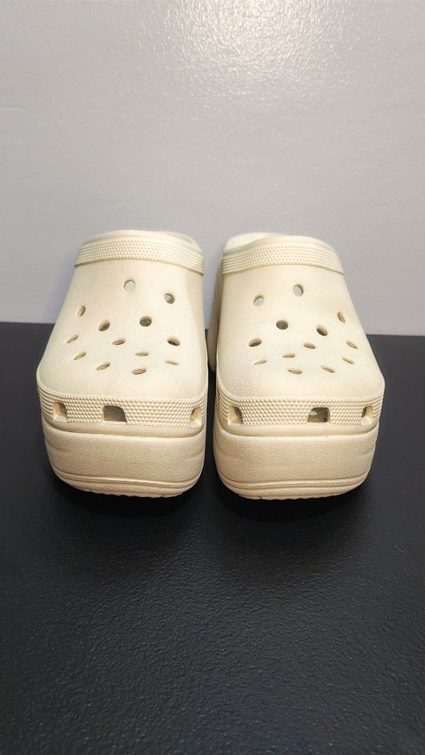 Crocs Siren Clogs US9 (Category: Sandals) located in Manila. Submitted by chubbychic553 (Listing ID 1460473764, Image 1). Description: Preloved crocs legit original size us9 uk7 color bone flaw few color discoloration php 1800 mode of payment gcash BDO paymaya location Tayuman Manila shipping via LBC, J&T or lalamove no cod no cop can do video call for legitimacy .