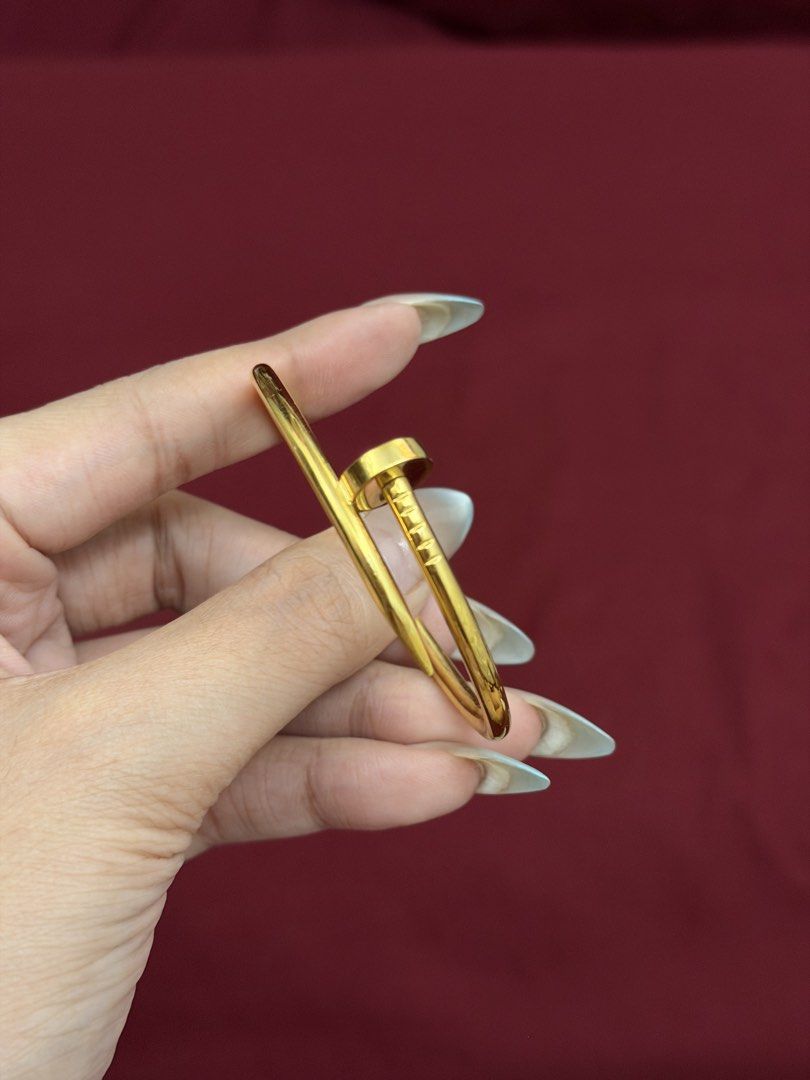 C@rtier nail bangle 15cm (Category: Bracelets) located in Cagayan de Oro. Submitted by marla30 (Listing ID 1460381516, Image 3). Description: For sale! C@rtier nail bangle 15cm — 6” Hk settings / mirror copy Headlock type — 14.21 grams No issue Rfs: masikip na sya sa akin need mag upgrade ng size.
