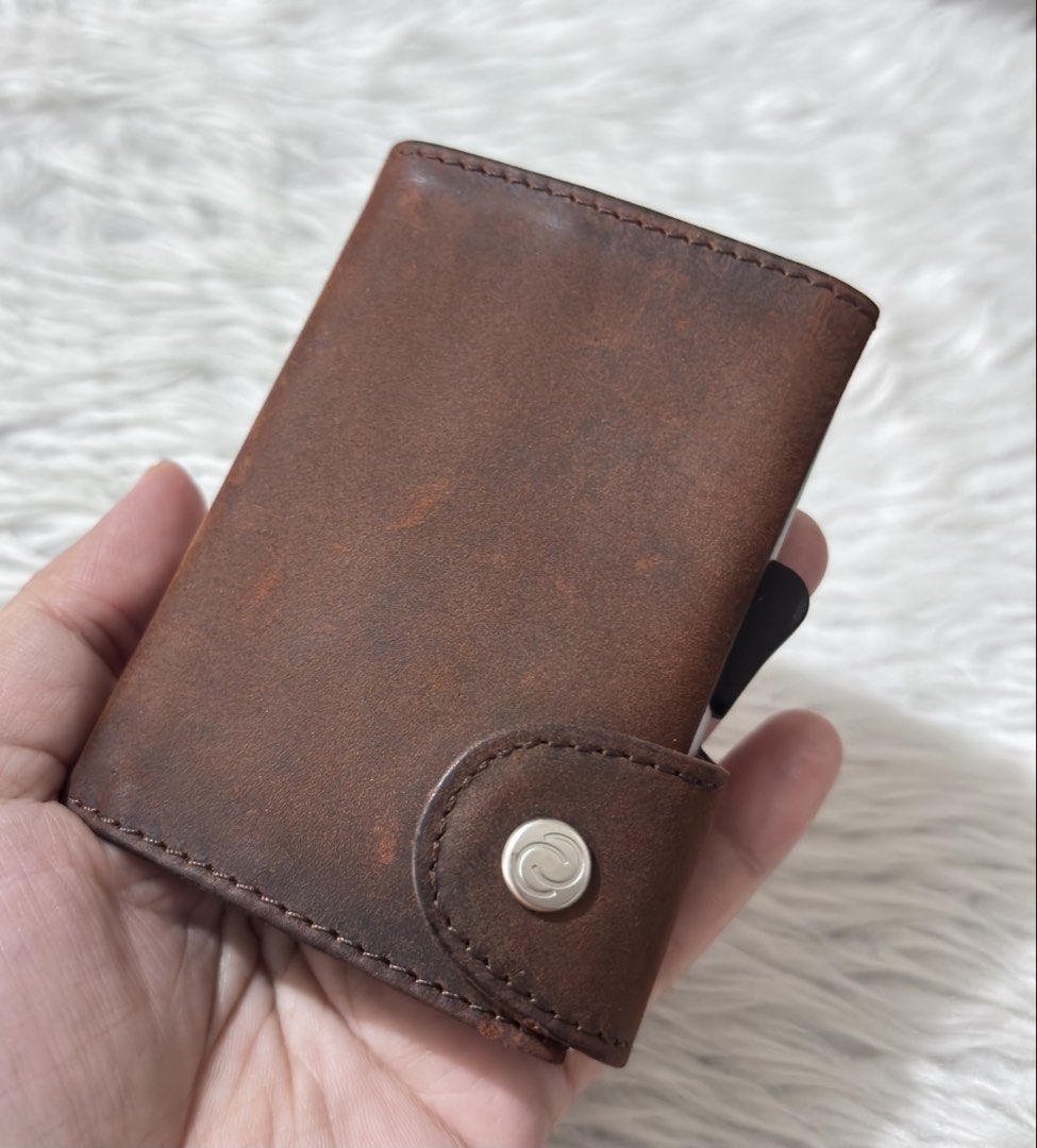 C-Secure Buffalo Vintage Leather Wallet (Category: Wallets & Card holders) located in Paranaque City. Submitted by dalle_closet (Listing ID 1460368887, Image 3). Description: made of fine leather ganyan po talaga ata leather niya size:10 x 7cm.