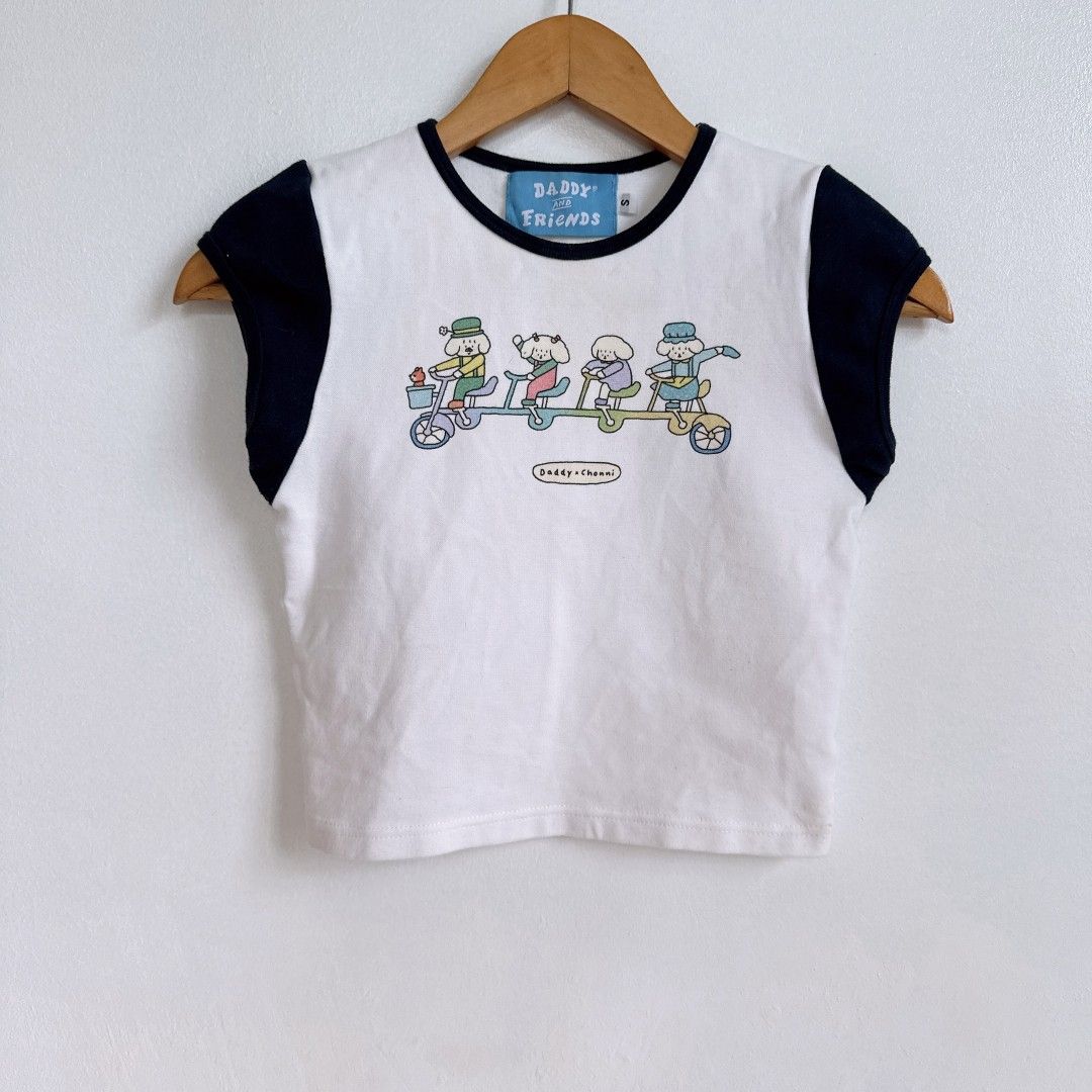 Cute Vintage Top (Category: Others Tops) located in Manila. Submitted by withlovesam (Listing ID 1460363507, Image 1). Description: preloved, have minor stains that can be removed by washing. please manage your expectations ☺️.