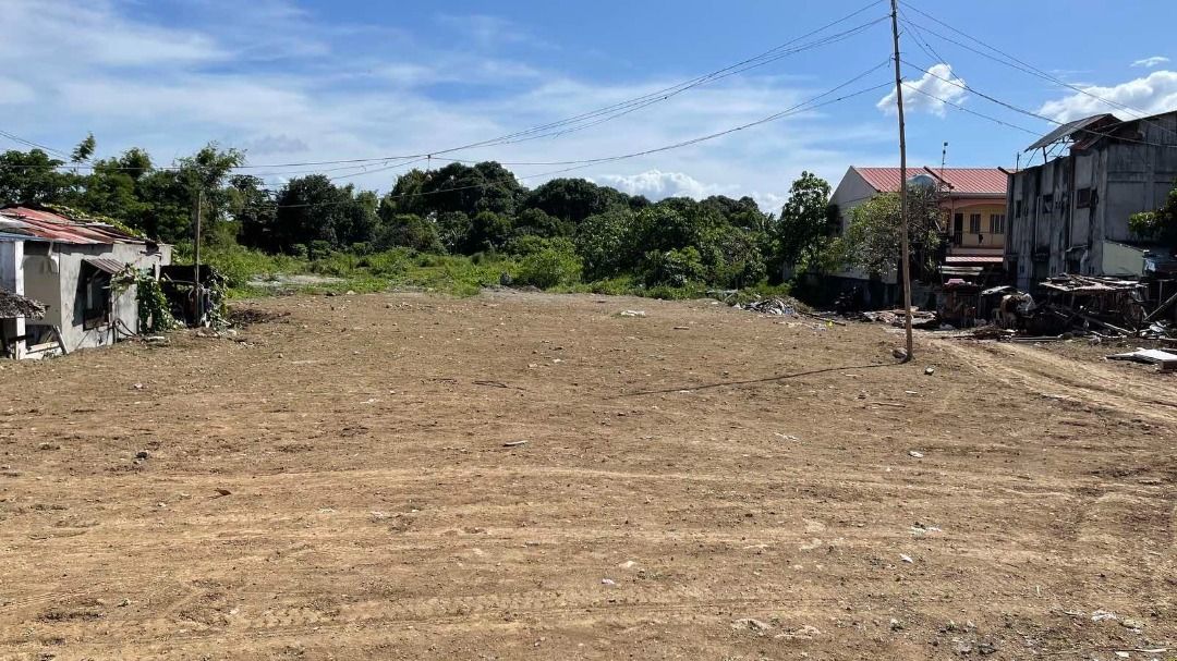 Daang Hari vacant lot (Category: Lot) located in Quezon City. Submitted by jmpgutierrez (Listing ID 1460350418, Image 3). Description: For sale: Daang Hari vacant lot Daang Hari corner Anabu, Imus, Cavite Lot area: 13,062.10 sqm Vacant lot Corner 300 meters from Aguinaldo Highway Commercial ~113 meter frontage along Daang Hari Beside Vermosa Asking price: PHP 38,000/sqm http://www.pgr.com.ph/commercial-1/2018/10/10/for-sale-daang-hari-vacant-lot 