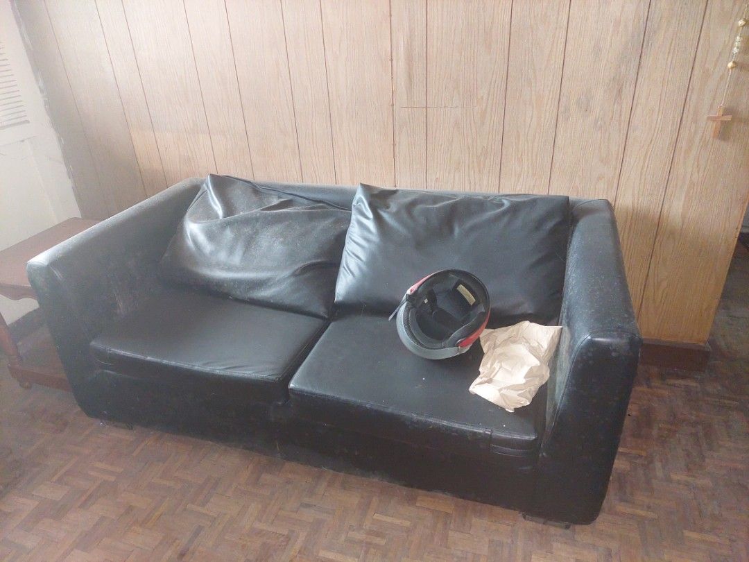 Dark blue sofa (Category: Sofas) located in Las Pinas. Submitted by knight.knight (Listing ID 1460506034, Image 1). Description: Call o text 09094280673, as is punasan lang ng maayos dahil medyo maalikabok. For Pick up only..