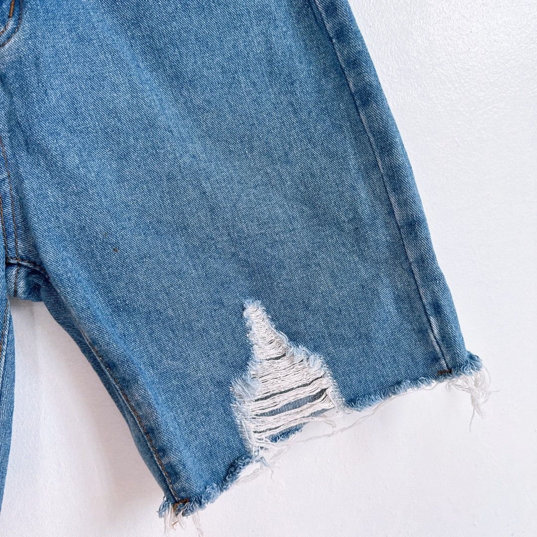 Denim Bermuda Shorts (Category: Shorts) located in Manila. Submitted by withlovesam (Listing ID 1460366954, Image 2). Description: .