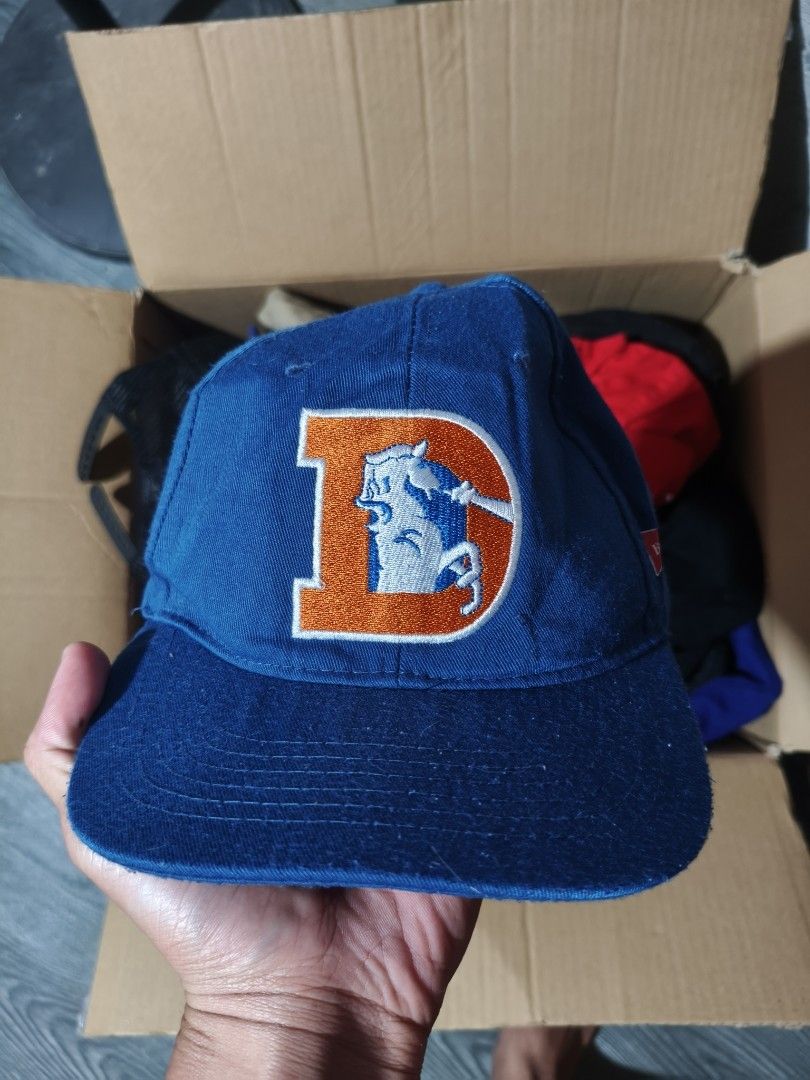 Denver Broncos Snapback (Category: Caps & Hats) located in Infanta. Submitted by gnystage (Listing ID 1460387582, Image 1). Description: Denver Broncos Snapback 300+sf.