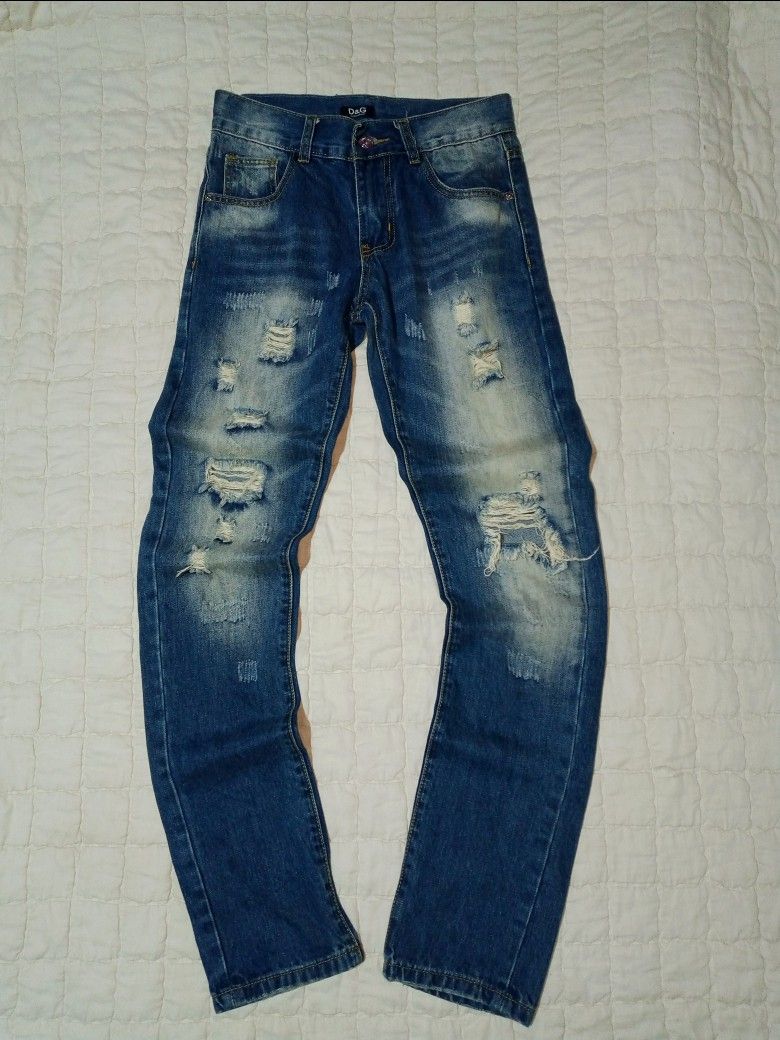 D&G Distressed Blue Denim Jeans (Category: Jeans) located in Allen. Submitted by milyonaryung_gipit (Listing ID 1460334469, Image 1). Description: - Authentic Blue D&G Jeans size 29 - Stylish distressed details - Secure button and zip closure - Classic five-pocket design - Ideal for a laid-back, casual outfit - Please review photos for detailed condition.