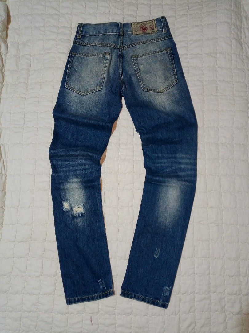D&G Distressed Blue Denim Jeans (Category: Jeans) located in Allen. Submitted by milyonaryung_gipit (Listing ID 1460334469, Image 2). Description: - Authentic Blue D&G Jeans size 29 - Stylish distressed details - Secure button and zip closure - Classic five-pocket design - Ideal for a laid-back, casual outfit - Please review photos for detailed condition.