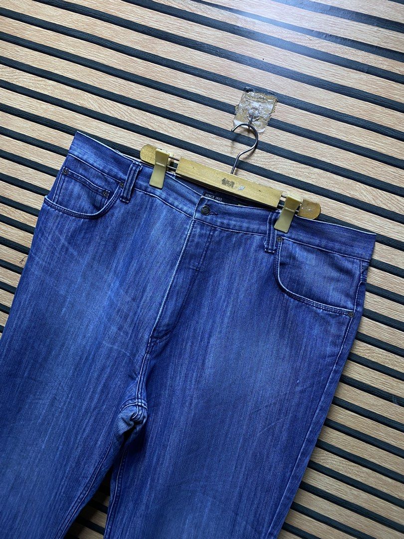 DICKIES DENIM BAGGY PANTS (Category: Jeans) located in Makati City. Submitted by drip.poww (Listing ID 1460433717, Image 3). Description: - Authentic Dickies - Color: Blue Denim - Size: XXXL - Dimes: W: 44 L: 46 LH: 11 - Authentic - Excellent condition - Need wash, fresh from bale - Material: 100% Cotton Please don’t expect too much—these are thrifted (ukay) items. 😊 !!STILL NEGOTIABLE!!.