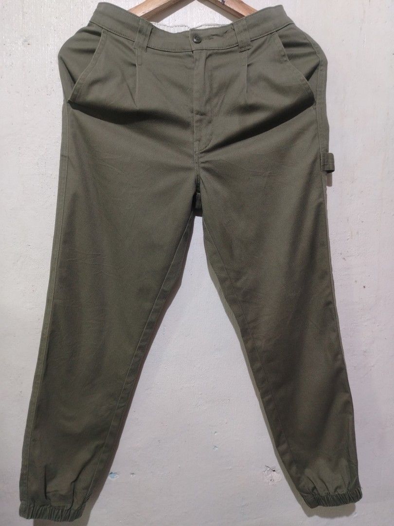 Dickies military Green Carpenter Pants (Category: Joggers) located in Rizal. Submitted by gmpastoffi75031 (Listing ID 1460502945, Image 2). Description: - military green Dickies jogger pants -dimes waist 28-32 length 37 - Elastic cuffs and waistband with button/zip closure - Two front pockets and two back pockets - Convenient carpenter loop on the side - Comfortable and relaxed fit.