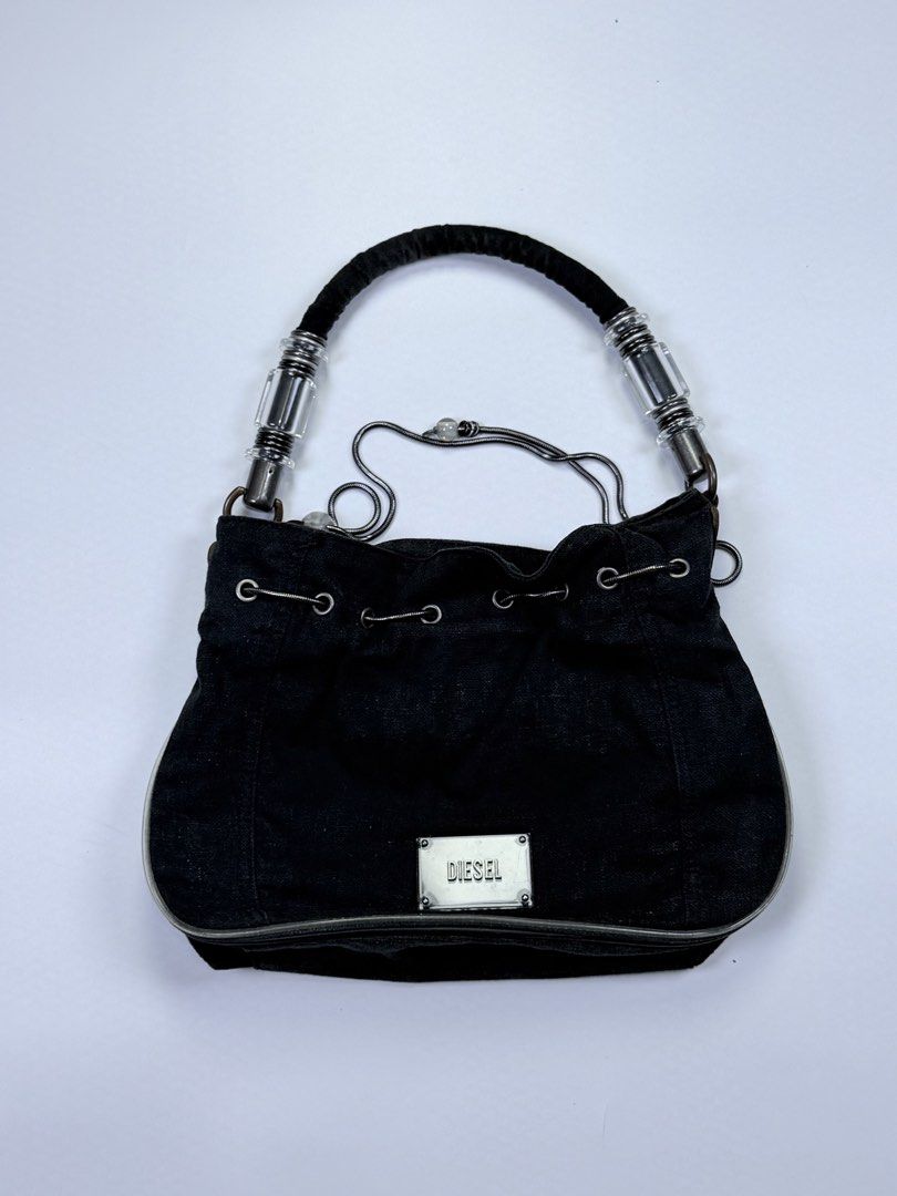 DIESEL Shoulder Bag (Category: Shoulder Bags) located in Kapangan. Submitted by keythsgs74798 (Listing ID 1460327318, Image 1). Description: VGUC Nego.