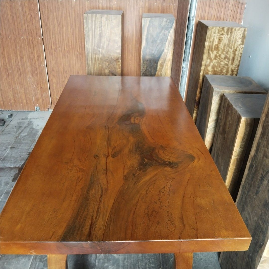 Dining Table for sale (Category: Other Home Furniture) located in Quezon City. Submitted by jhanjhan23 (Listing ID 1460449590, Image 2). Description: Dining Table for sale 6ft haba.
