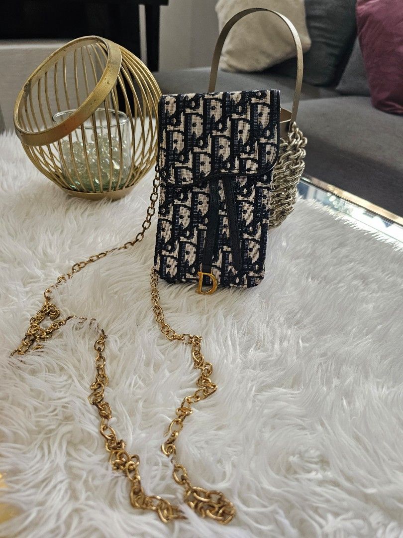 Dior Oblique Canvas Wallet on Chain (Category: Luxury Bags & Wallets) located in Antipolo. Submitted by sashvn (Listing ID 1460377838, Image 1). Description: - Iconic Dior Oblique canvas - Gold-tone chain strap and hardware - Compact and stylish, ideal for essentials - Versatile for day or evening use - Includes a detachable strap.