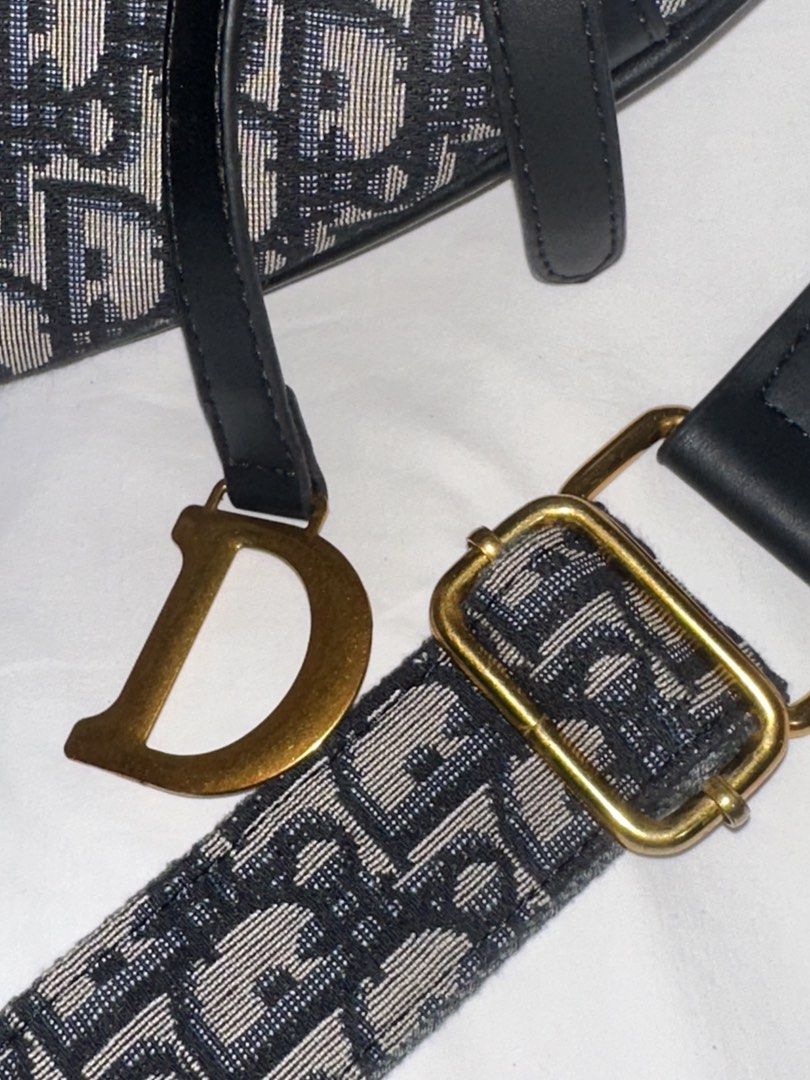 Dior Saddle Bag Oblique Canvas (Category: Luxury Bags & Wallets) located in Las Pinas. Submitted by aendencia (Listing ID 1460425354, Image 3). Description: Christian Dior Saddle Bag in Oblique Canvas. In near perfect condition. Las Piñas/Sucat Parañaque area.